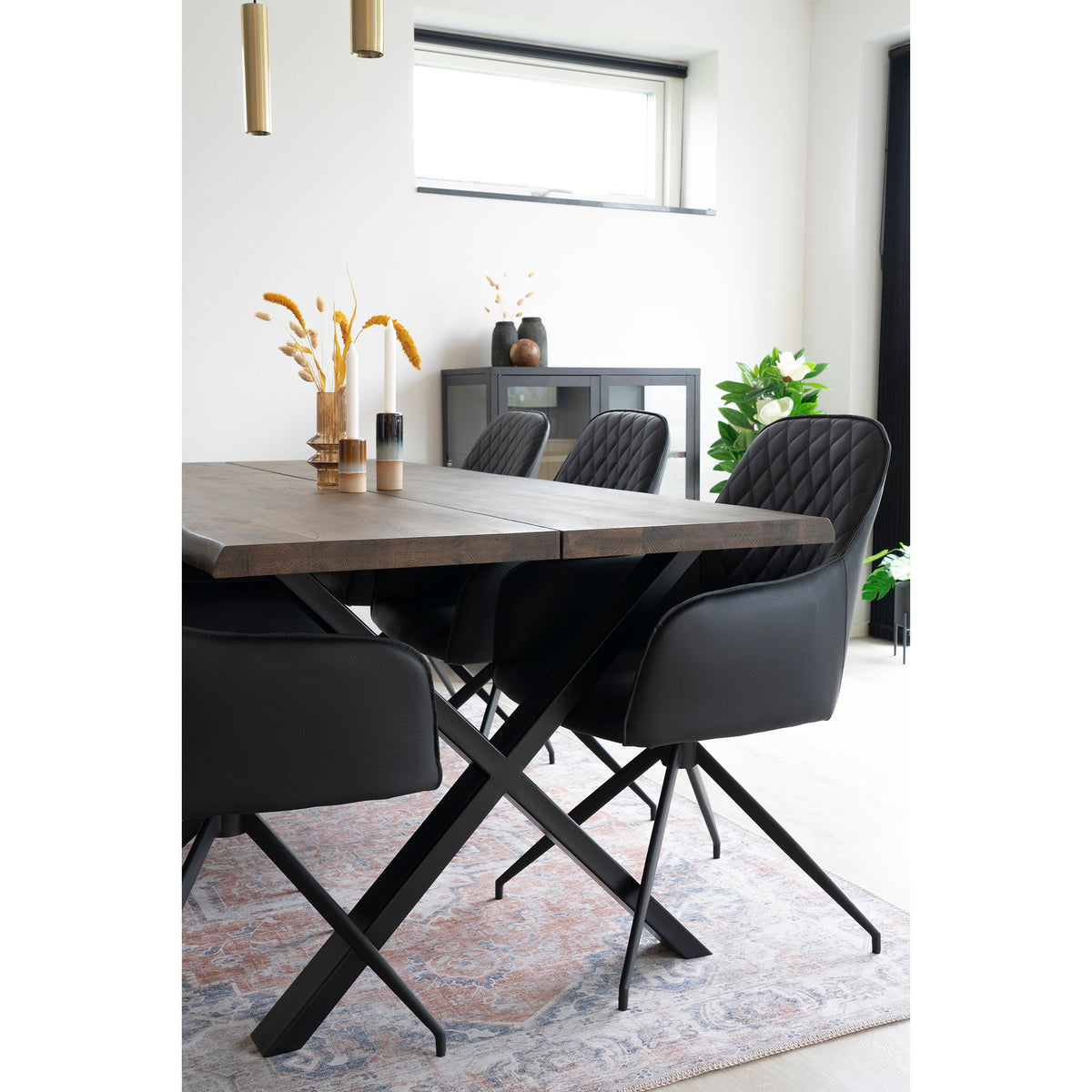 Silla de Comedor Giratoria Harbo en Piel Sintética Negra, Patas Negras