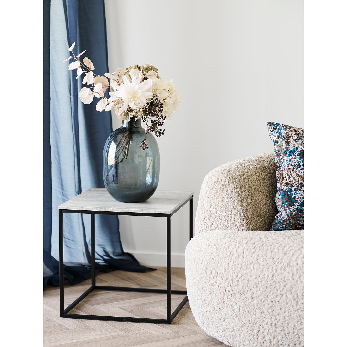 Mesa Lateral Vita com Aspecto Travertino — 45 × 45 × 45 cm