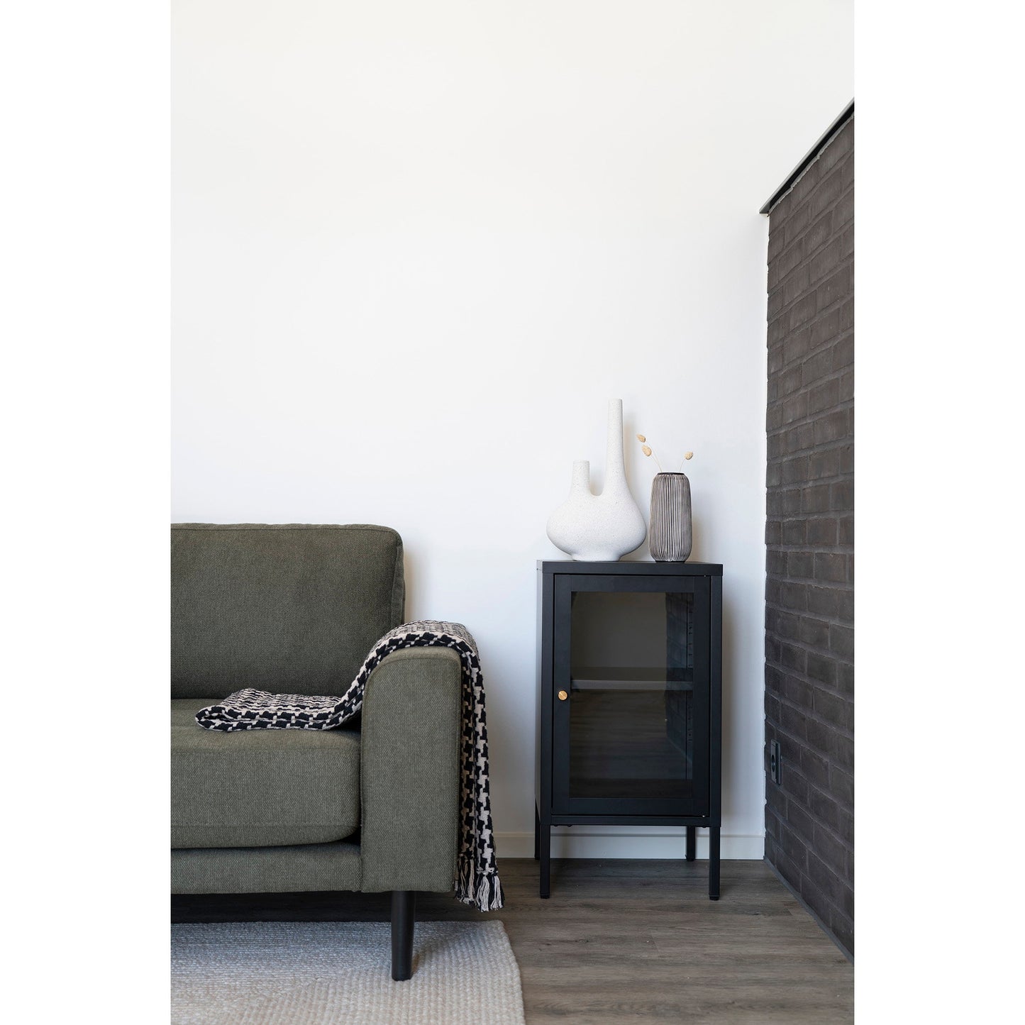 Armário Dalby em Aço Preto com 1 Porta de Vidro — 38 × 35 × 70 cm
