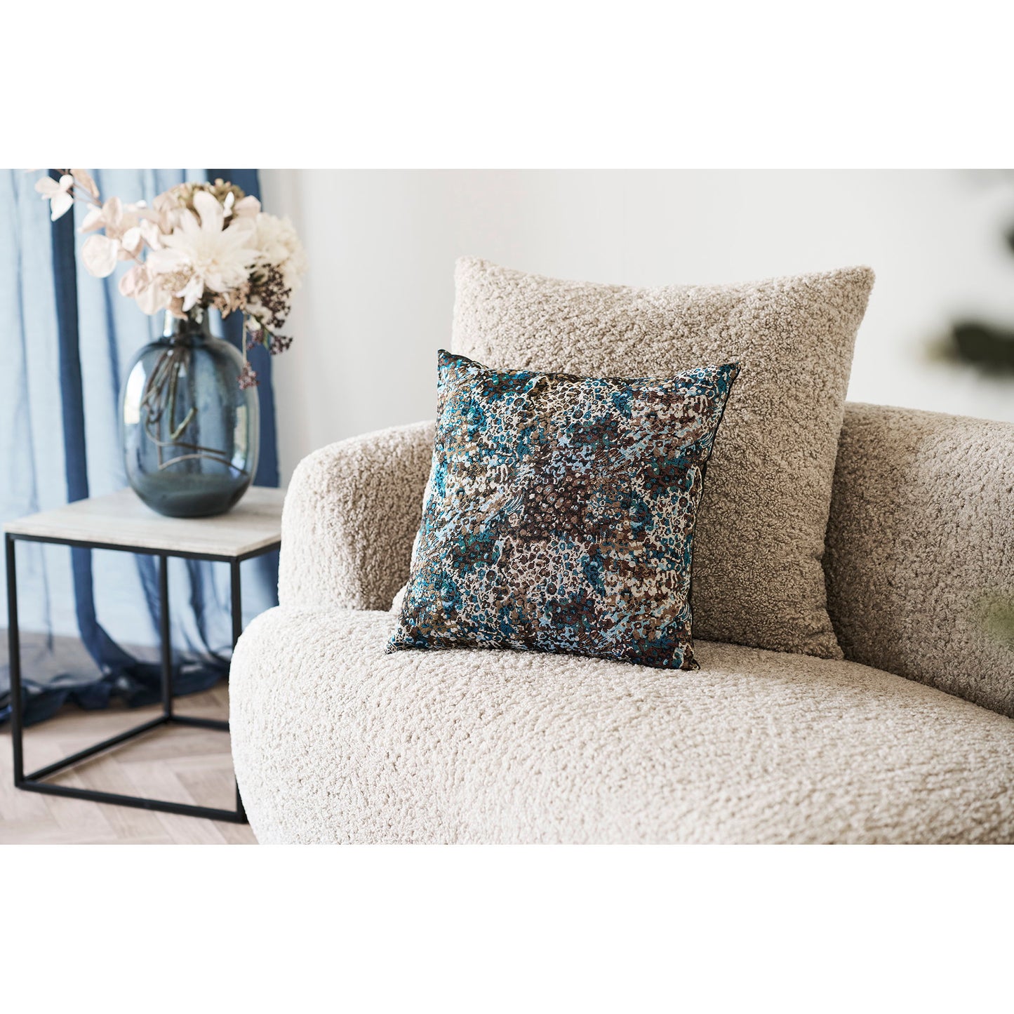 Almofada Blossom em Mistura de Azul e Castanho — 45 × 45 cm