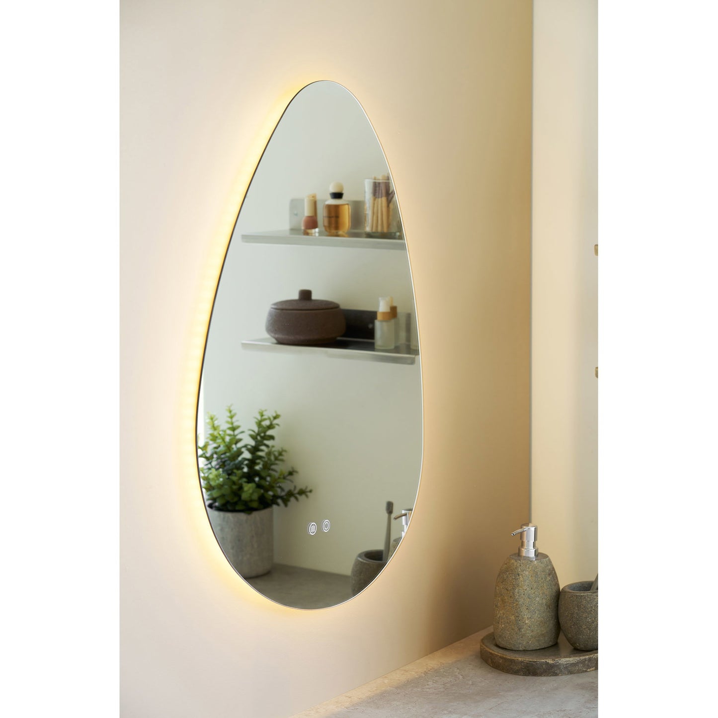 Espelho Kiama de Forma Orgânica com LED e Anti-Embaciamento — 58 × 80 cm