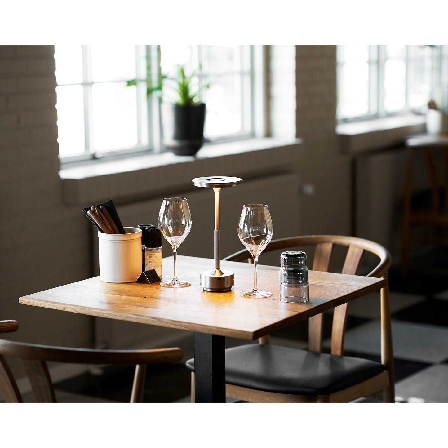 Candeeiro de Mesa Lyneham Recarregável, Metal Prateado