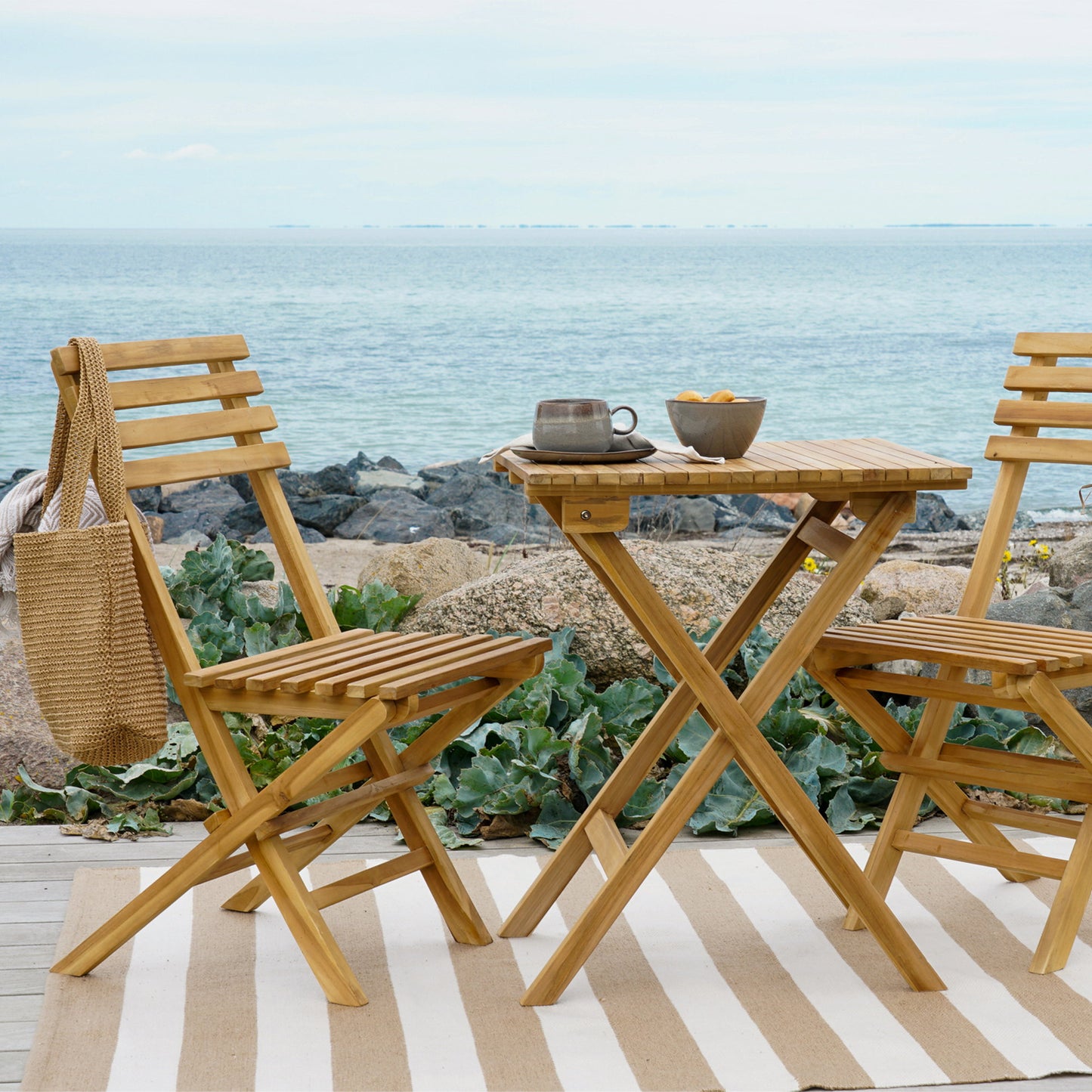 Conjunto de Jardim Cuenca — Mesa e 2 Cadeiras em Teca Natural