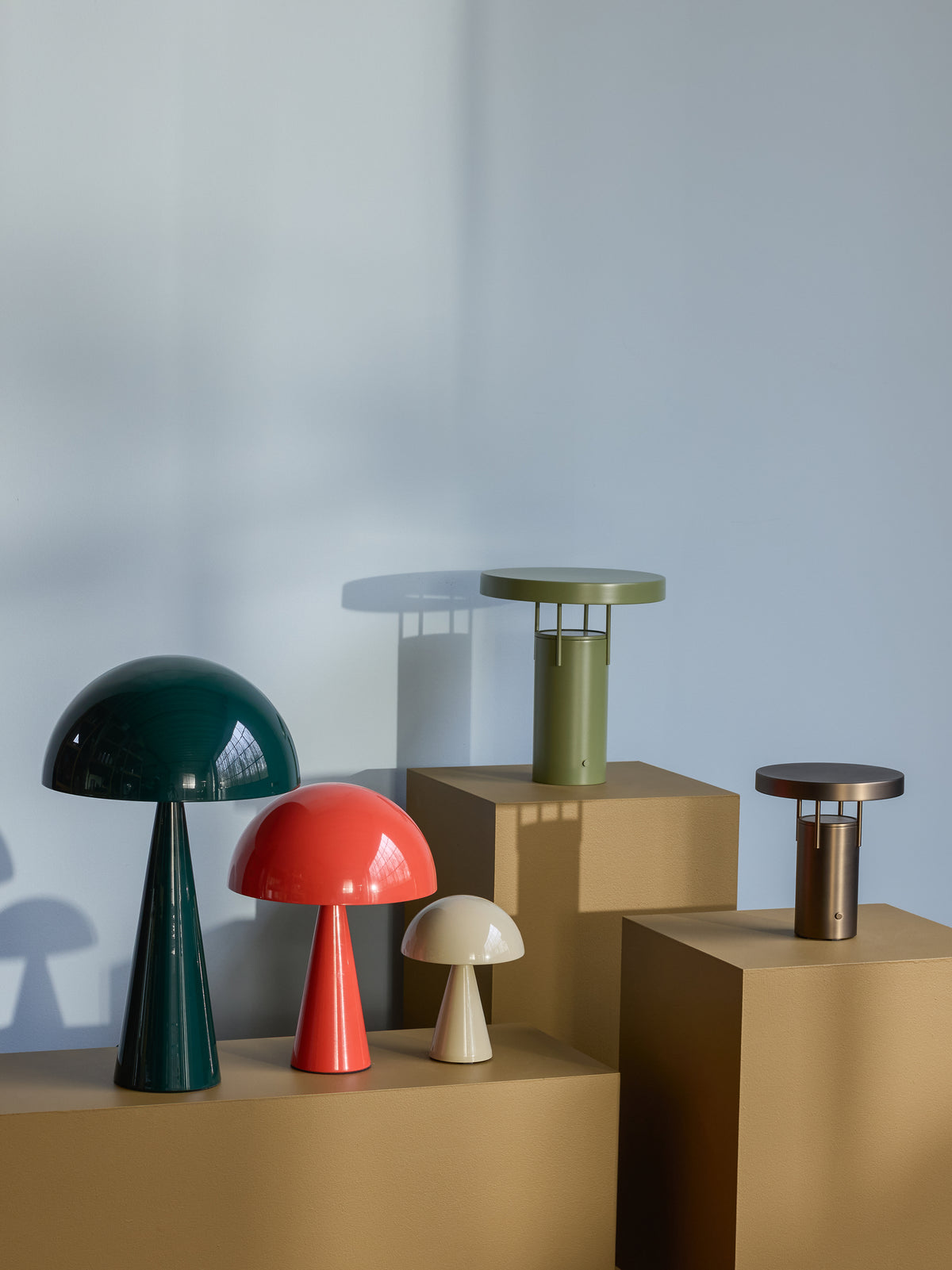 Lámpara de Mesa Mush Alto de Hierro, Verde Oscuro — Ø 30 × 50 cm