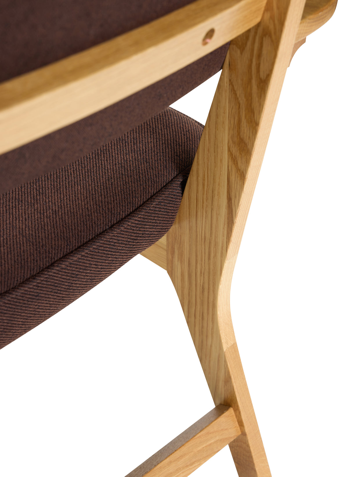 Poltrona Haze em Carvalho, Tecido Castanho-Escuro — 81 × 65 × 79 cm