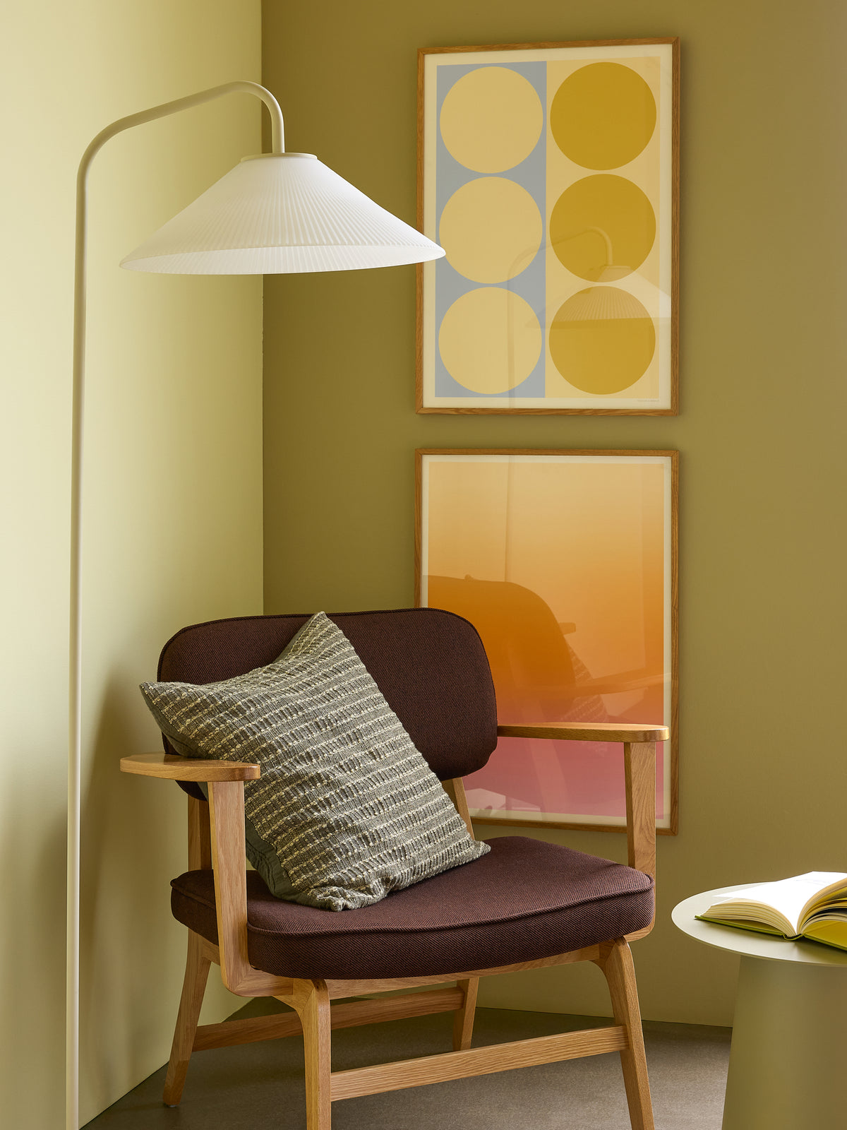Poltrona Haze em Carvalho, Tecido Castanho-Escuro — 81 × 65 × 79 cm