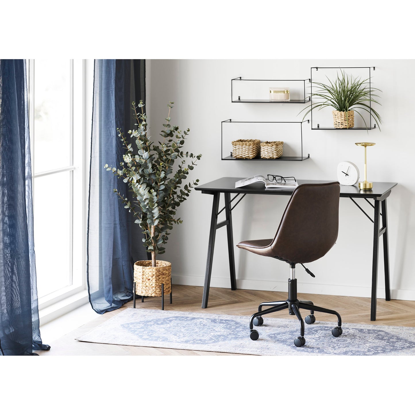 Secretária Vojens em MDF e Seringueira, Preta — 120 × 60 × 75 cm