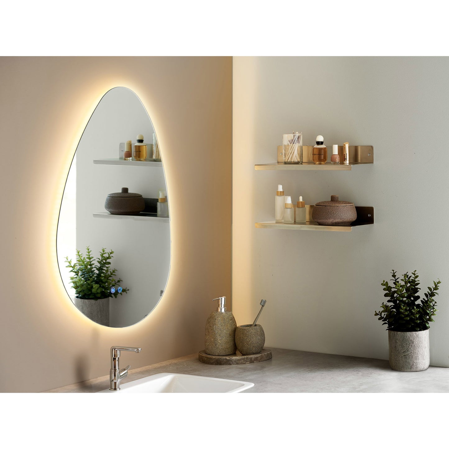 Espelho Kiama de Forma Orgânica com LED e Anti-Embaciamento — 58 × 80 cm