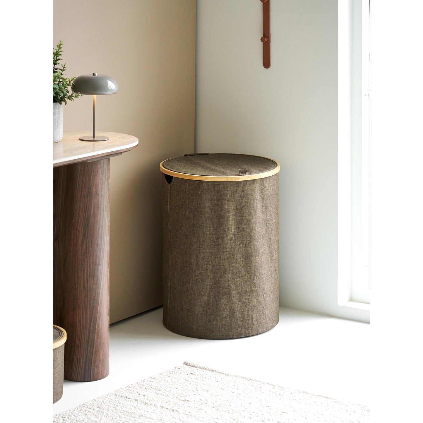 Noto Round Laundry Basket in Textile and Bamboo with Lid, Brown — Ø 45 × 60 cm