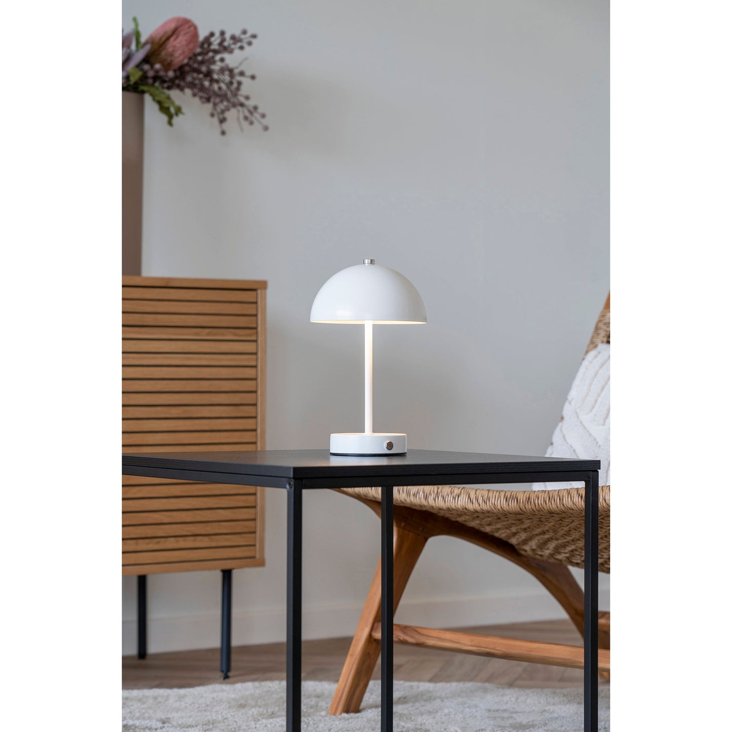 Candeeiro de Mesa Holt Recarregável, Metal Branco e Aço