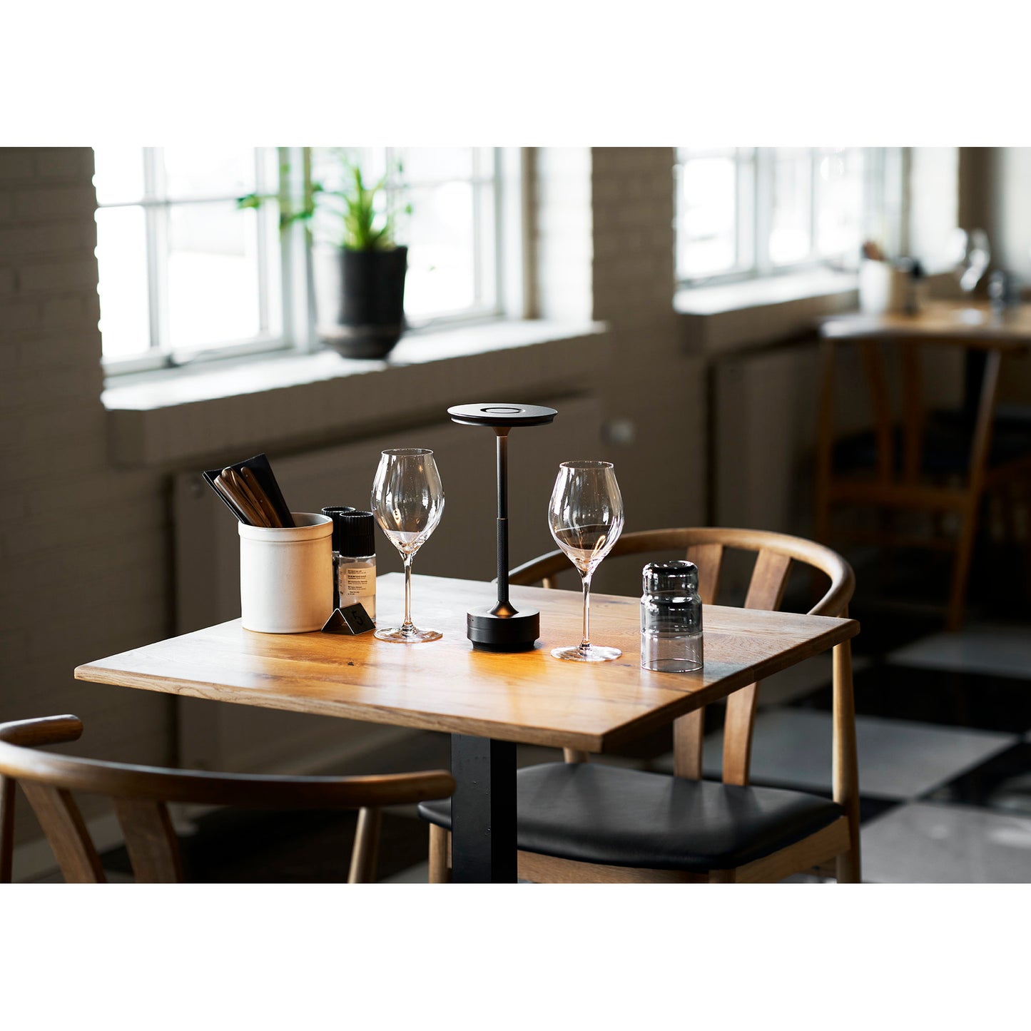 Candeeiro de Mesa Lyneham Recarregável, Metal Preto