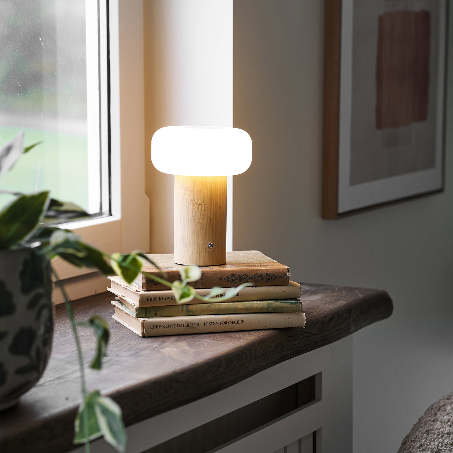 Candeeiro de Mesa Stafford Recarregável, Bambu Natural e Branco