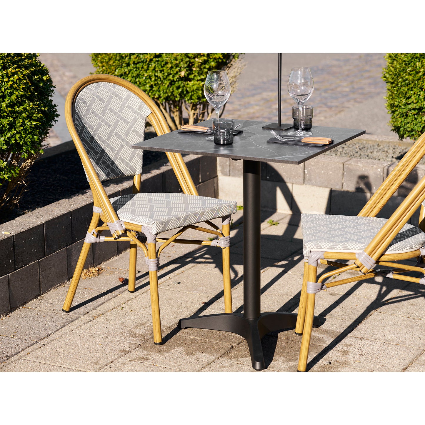 Mesa Bistrô com Tampo Efeito Mármore Cinzento-Escuro e Pés em Alumínio — 60 × 60 × 73 cm