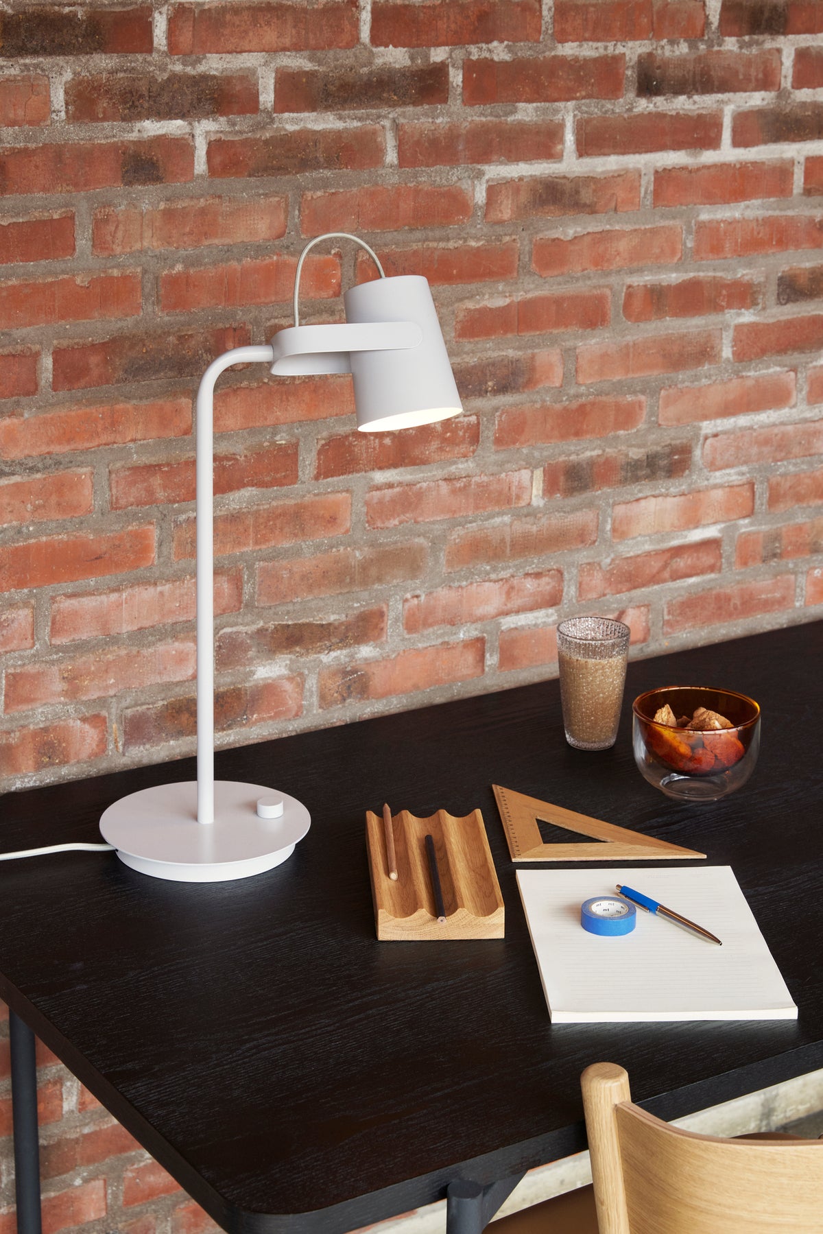 Candeeiro de Secretária Ardent em Ferro, Cinzento Claro — 35 × 20 × 54 cm