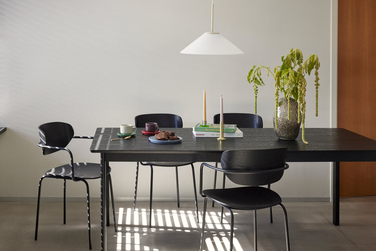 Candeeiro Suspenso Solid em Vidro Opalino Estriado, Branco e Areia — Ø 44 × 34 cm