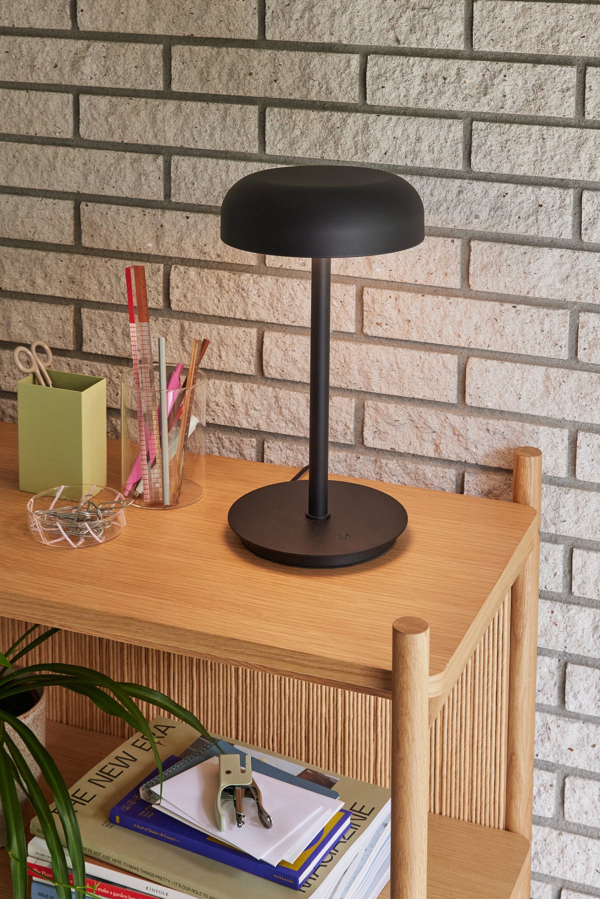 Candeeiro de Mesa Velo em Ferro e Policarbonato com LED Regulável, Preto — Ø 20 × 37 cm