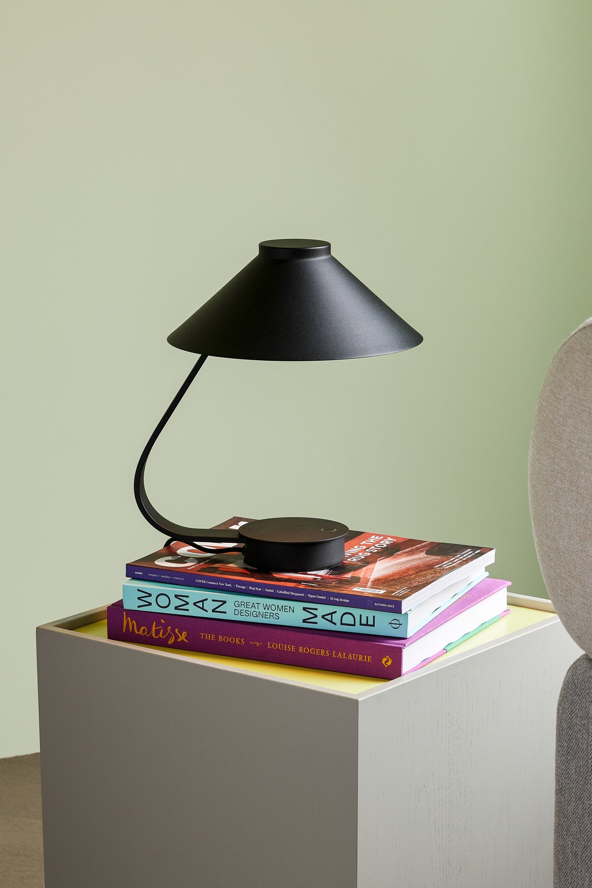 Muri Dimmable LED Iron Table Lamp, Black — 29 × 25 × 31 cm
