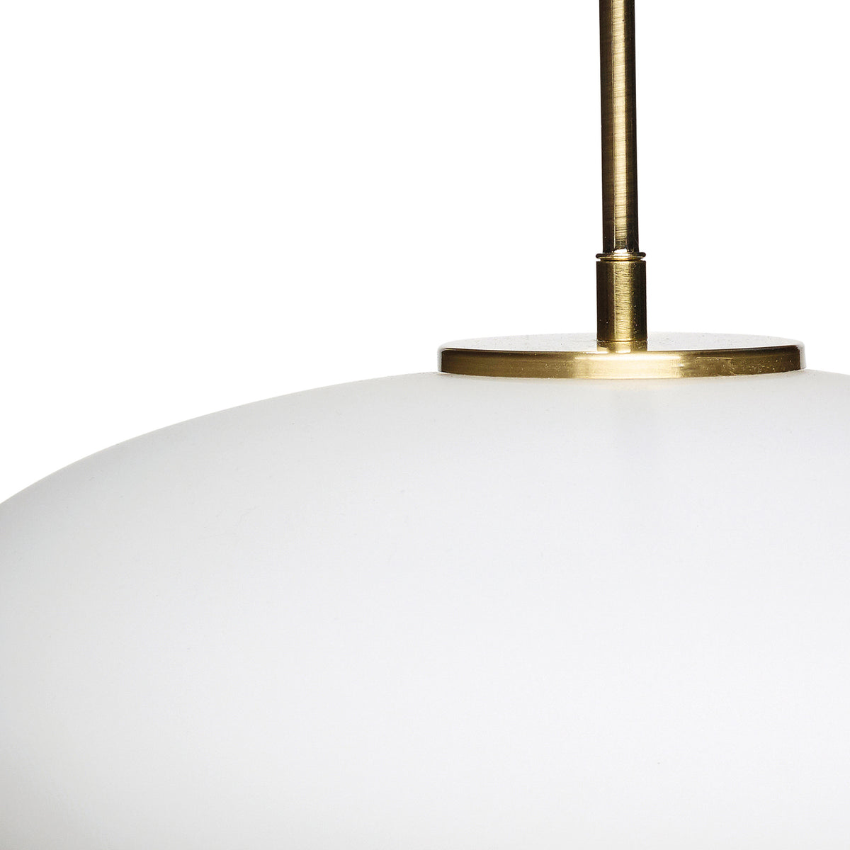Candeeiro Suspenso Muse Elipse em Vidro Opalino e Latão, Branco — Ø 40 × 36 cm