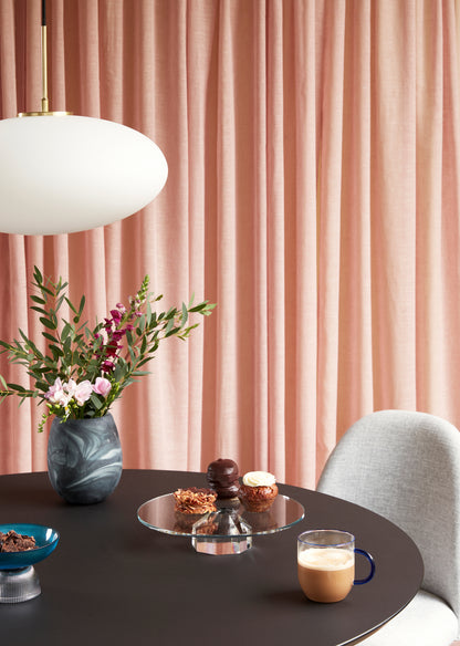 Candeeiro Suspenso Muse Elipse em Vidro Opalino e Latão, Branco — Ø 40 × 36 cm