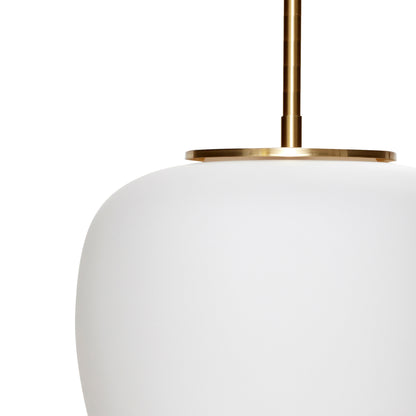 Candeeiro Suspenso Muse Redondo em Vidro Opalino e Latão, Branco — Ø 25 × 36 cm
