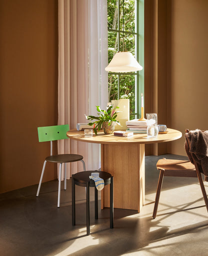 Candeeiro Suspenso Muse Triangular em Vidro Opalino e Latão, Branco — Ø 40 × 38 cm