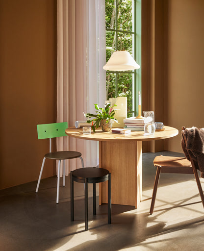 Candeeiro Suspenso Muse Triangular em Vidro Opalino e Latão, Branco — Ø 40 × 38 cm