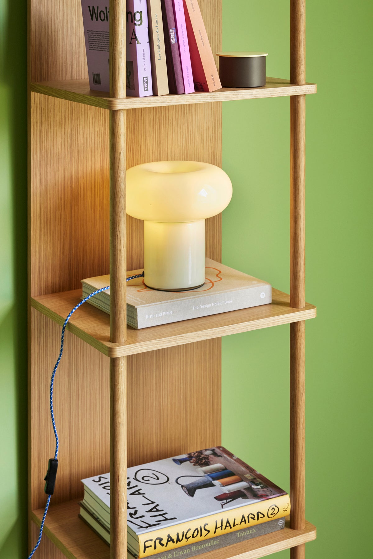 Candeeiro de Mesa Hues em Vidro Opalino, Verde Claro — Ø 23 × 22 cm