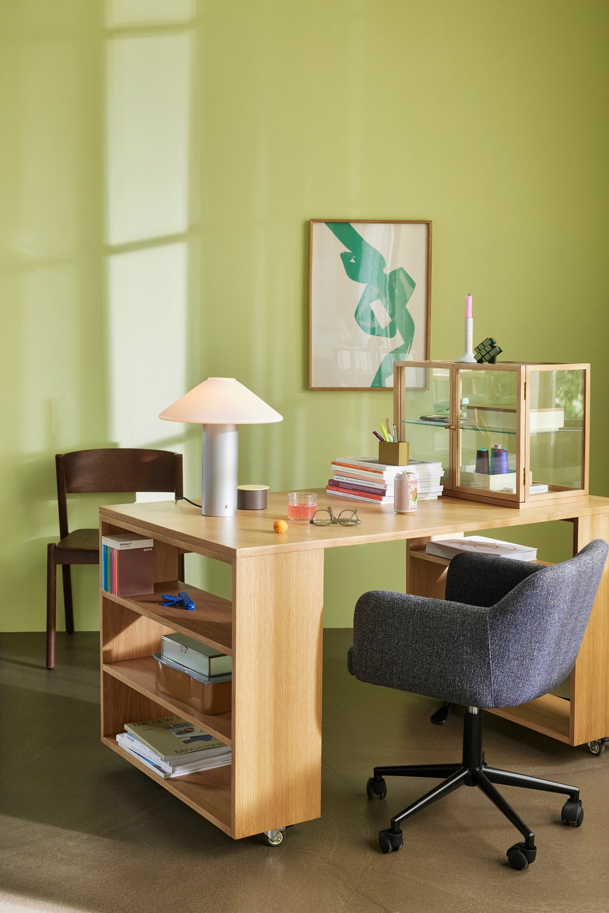 Lámpara de mesa Orbit plateada metálica
