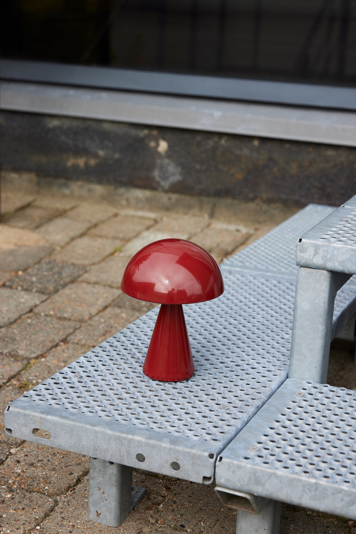 Candeeiro Portátil Mush em Ferro, Vermelho — Ø 15 × 20 cm