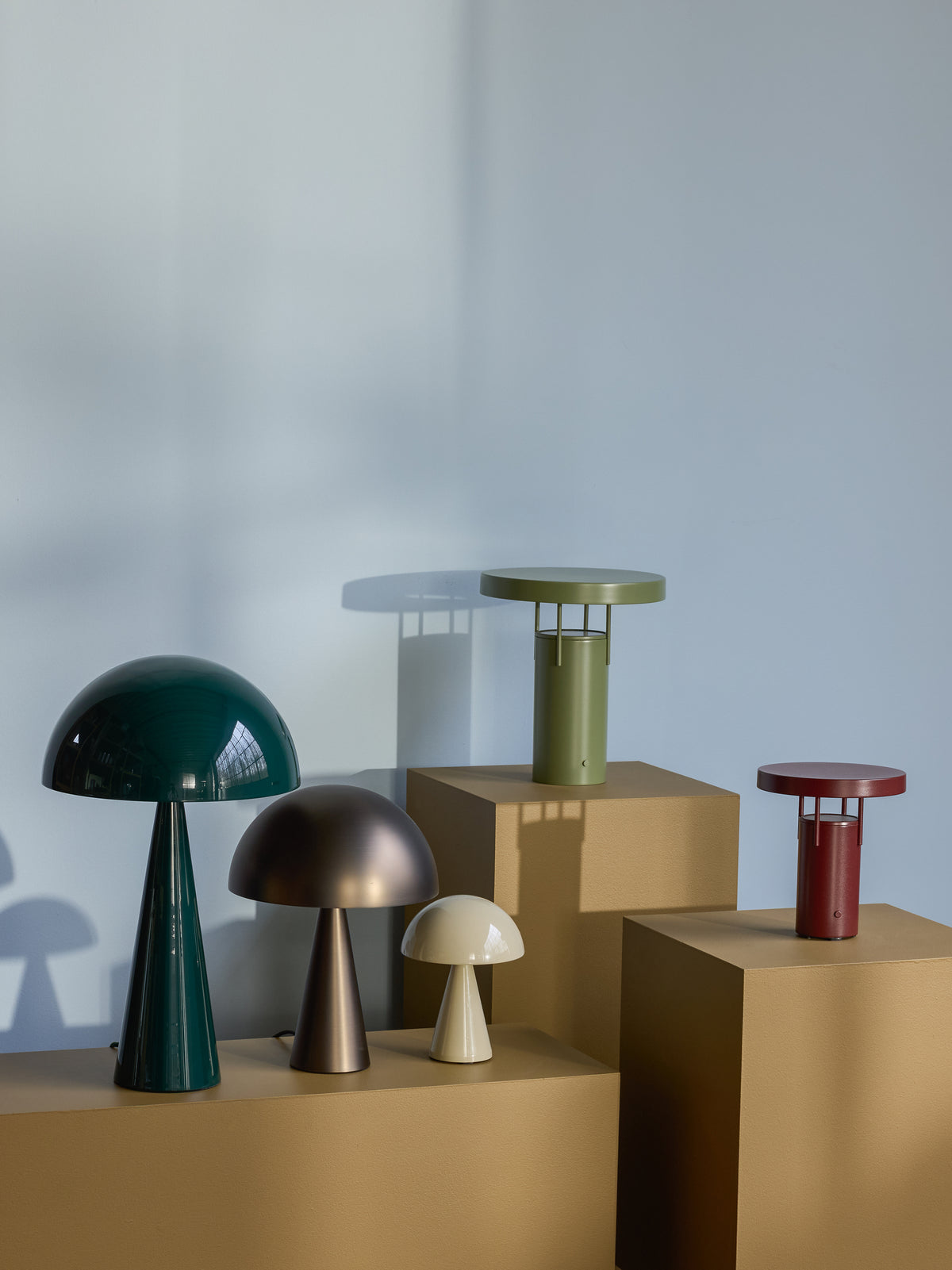 Lámpara de Mesa Mush Alto de Hierro, Verde Oscuro — Ø 30 × 50 cm