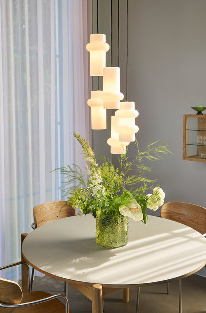 Candeeiro Suspenso Pilule Up, Branco Brilhante em Vidro Opalino Soprado à Boca — Ø 15 × 25 cm