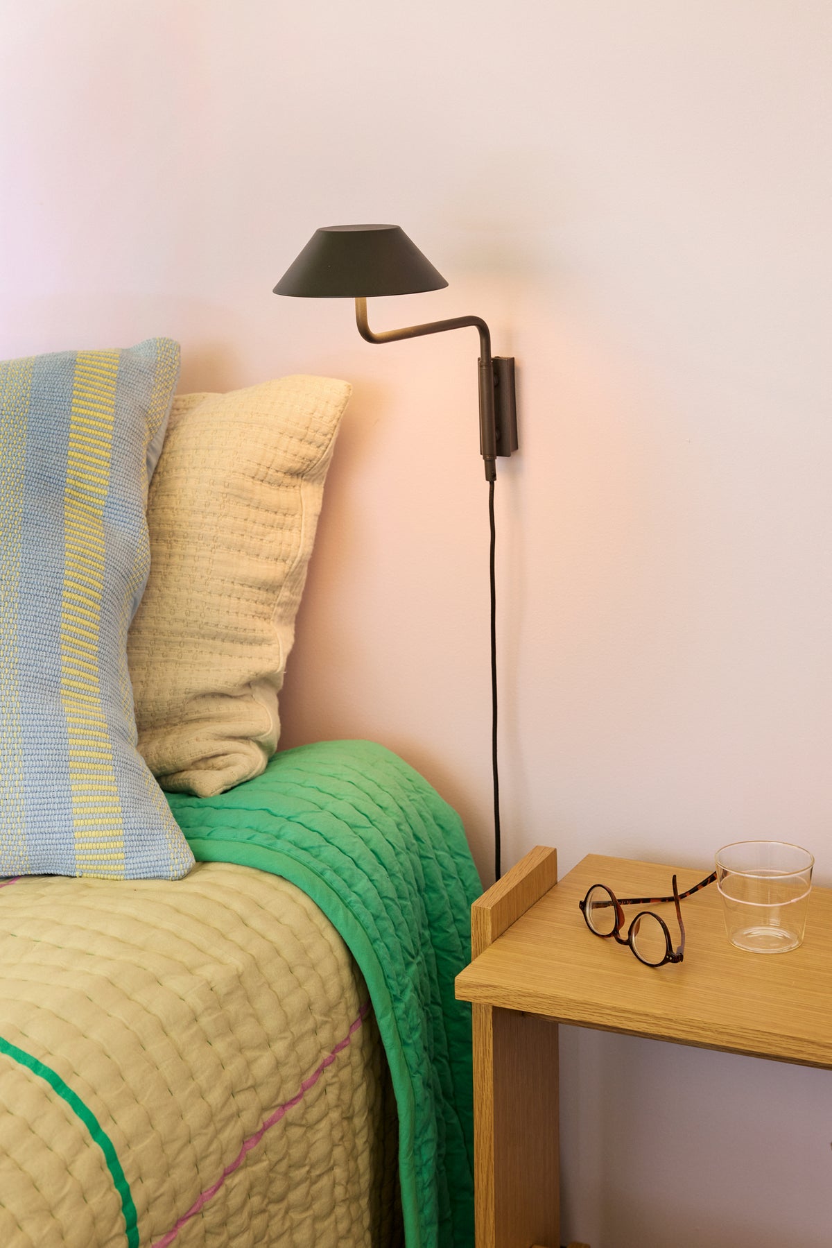 Cover Wall Sconce with Integrated LED and Articulated Arm, Black — 30 × 30 × 25 cm