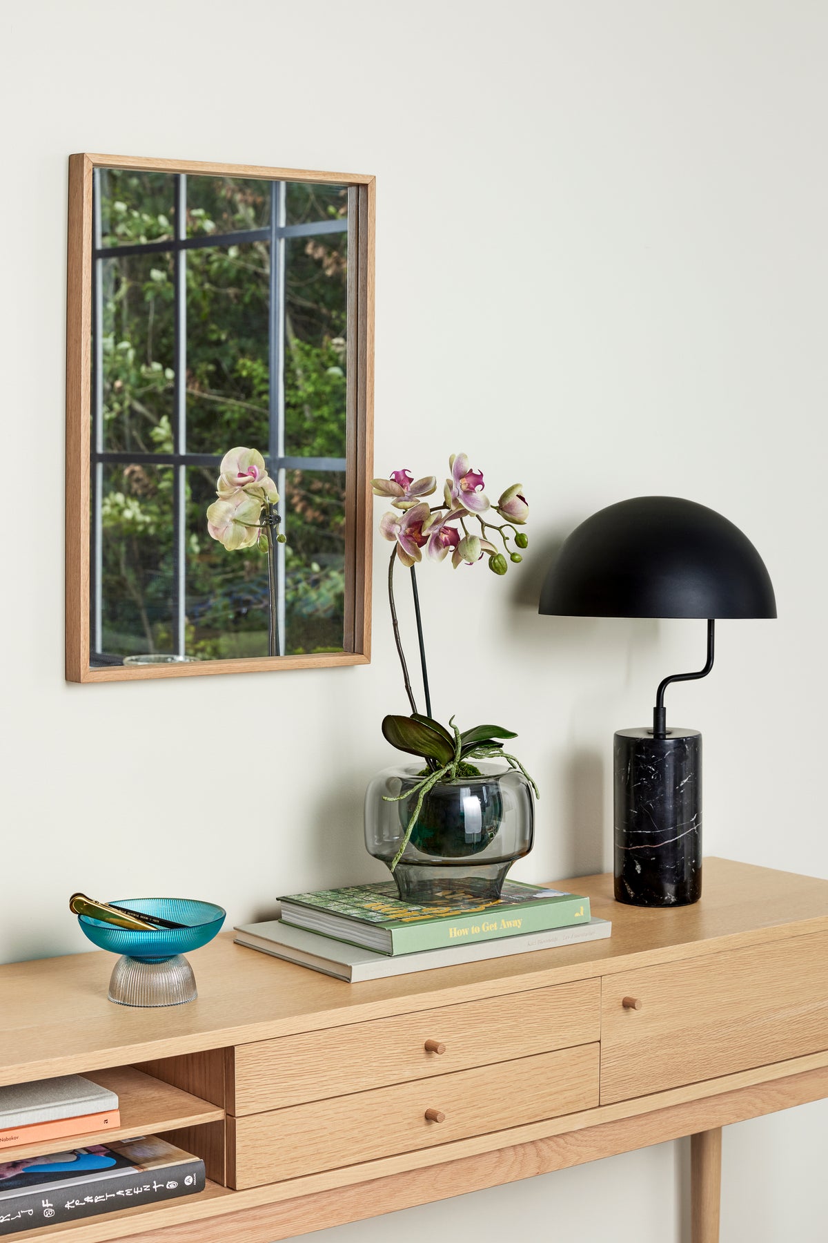 Lámpara de mesa Poise negra