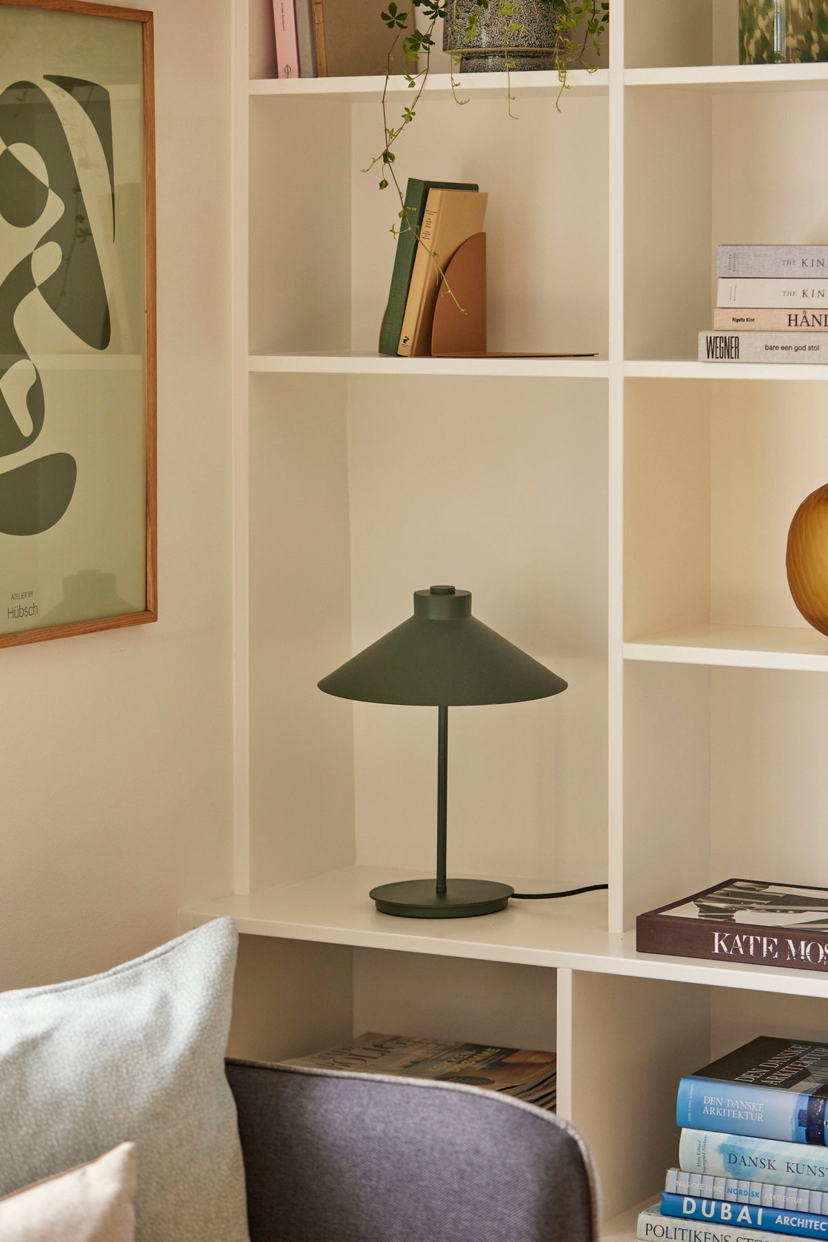 Shape Dark Green Iron Table Lamp — Ø 30 × 38 cm