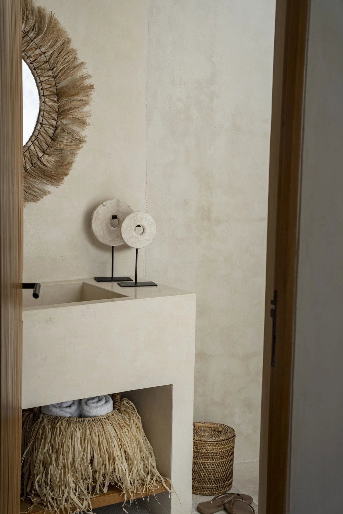 White Marble Decorative Disc with Black Base — M