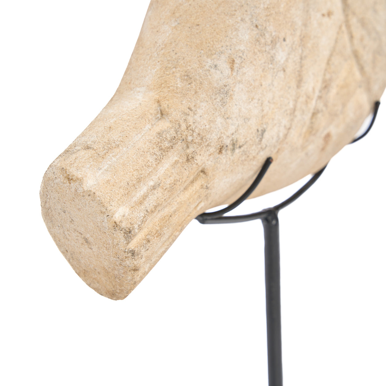 Escultura Peixe em Arenito com Base Preta — P