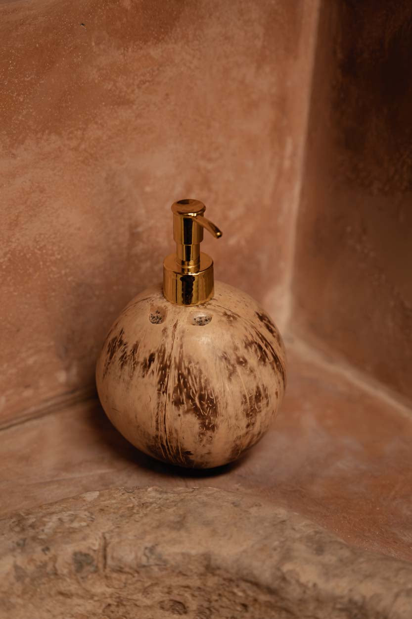 Dispensador de Sabão em Casca de Coco — 15 cm