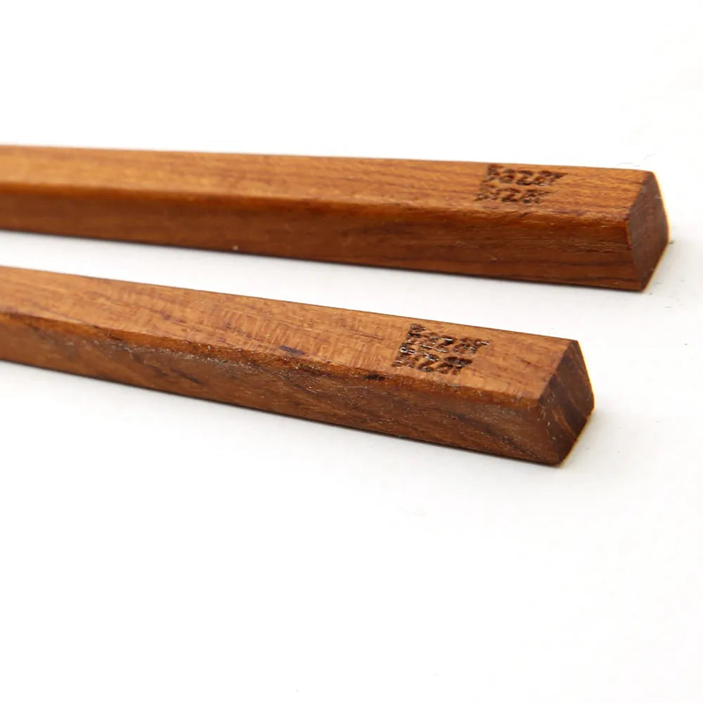 Pack de 4 Pauzinhos em Raiz de Teca — 23 cm