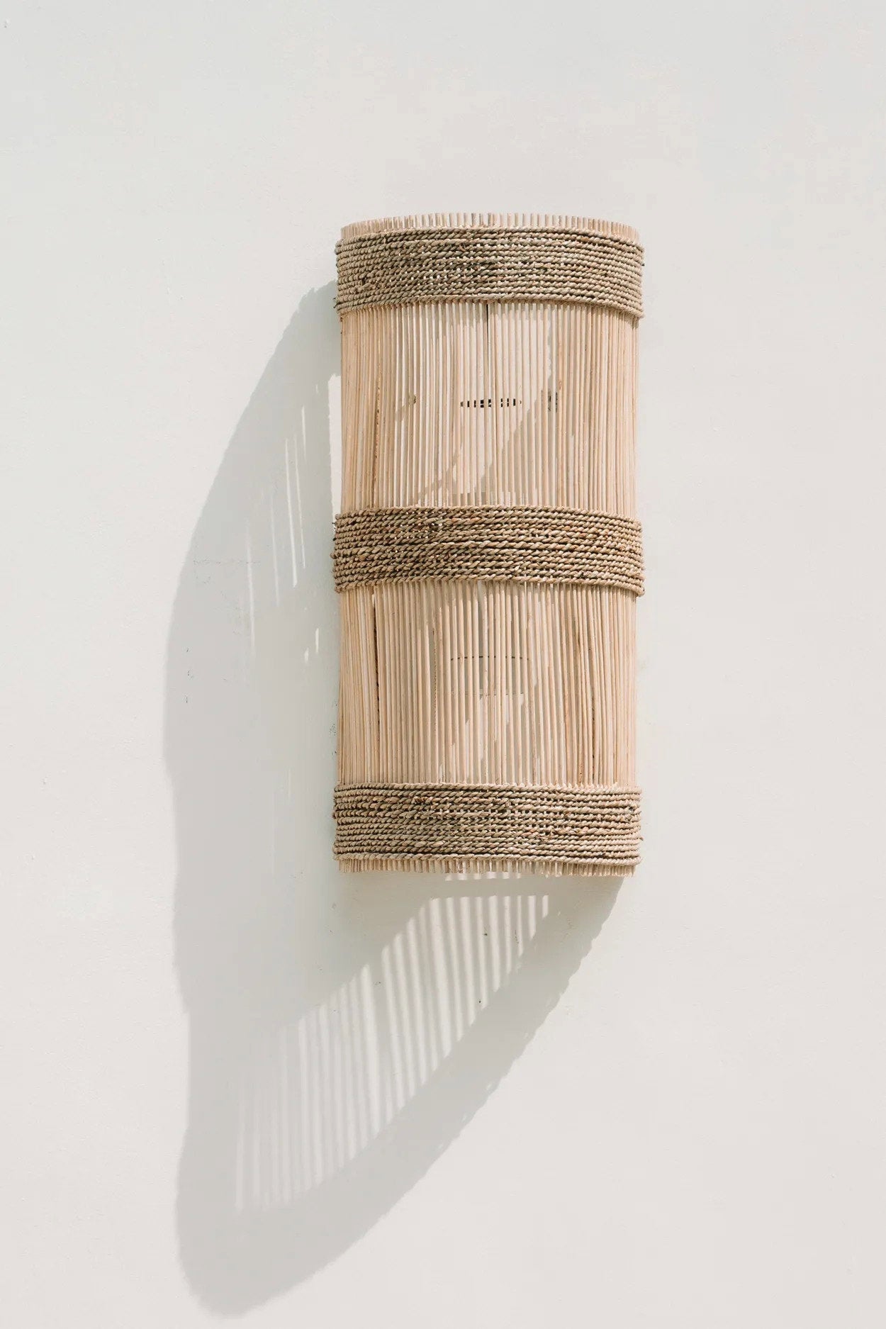 Aplique de Parede Jalal em Rattan Natural — M