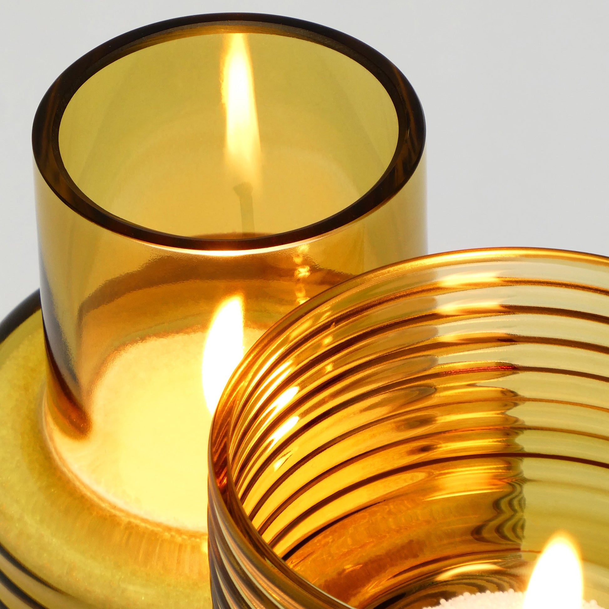 Conjunto 2 castiçais GLOW TOGETHER mostarda — detalhe