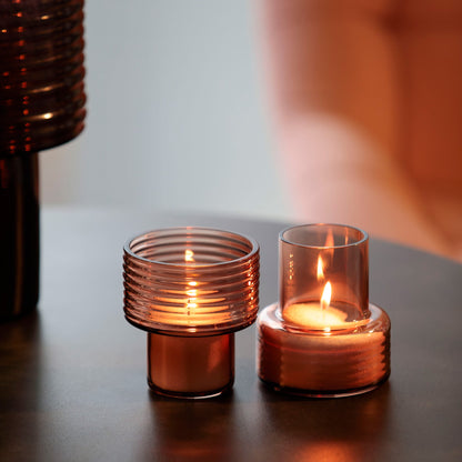 Castiçal GLOW TOGETHER pequeno hi mocha mousse em ambiente