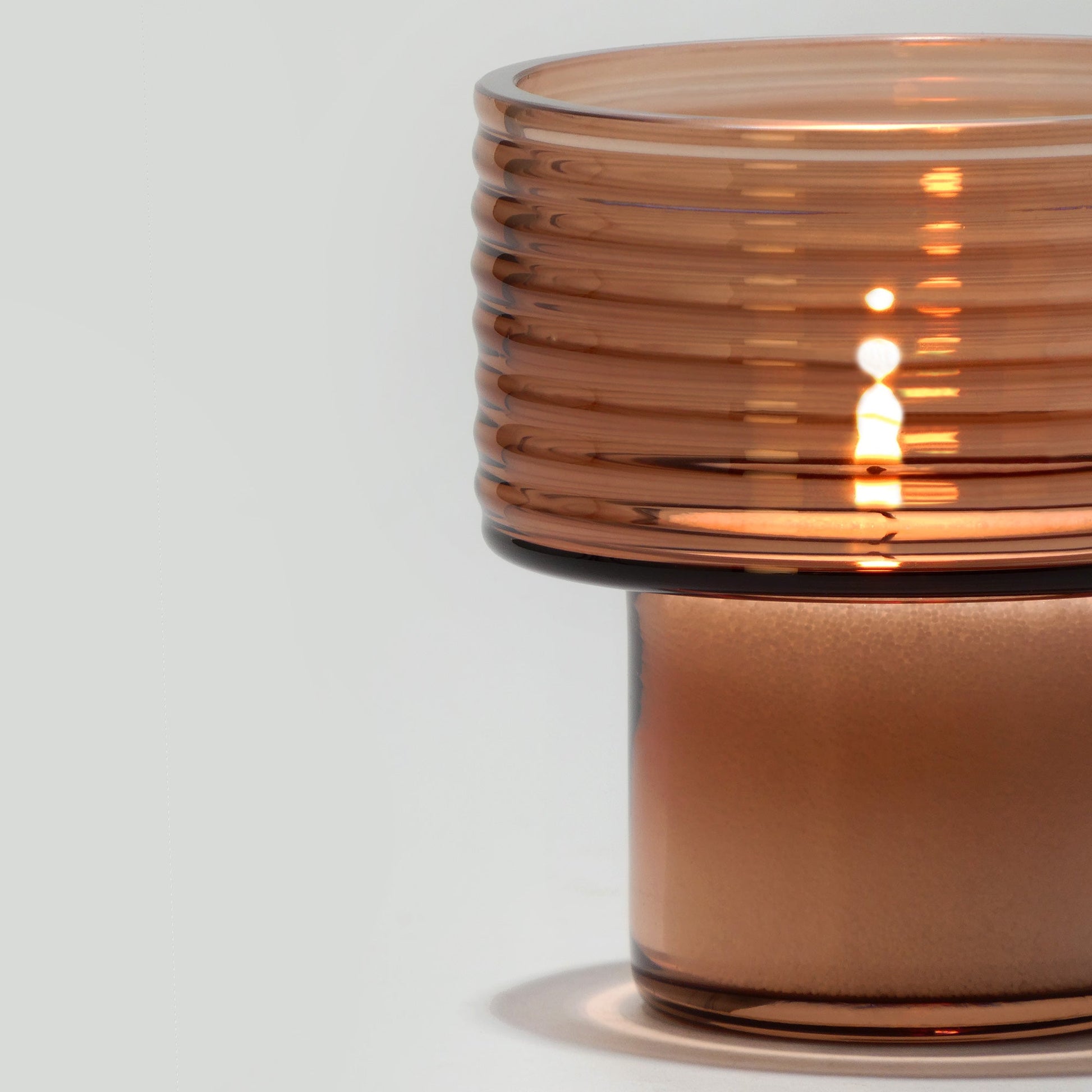 Castiçal GLOW TOGETHER pequeno hi mocha mousse — detalhe