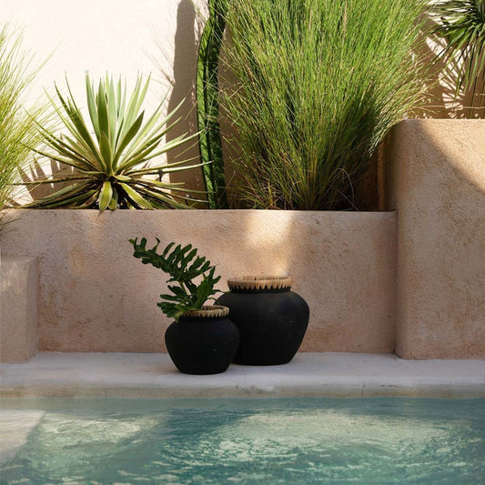 Vaso Styly em Terracota Alto — Preto e Ráfia — L