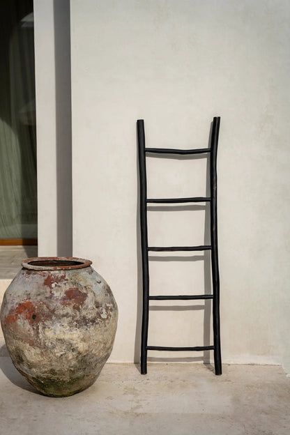 Escada Decorativa Tulum em Teca Preta — 165 cm