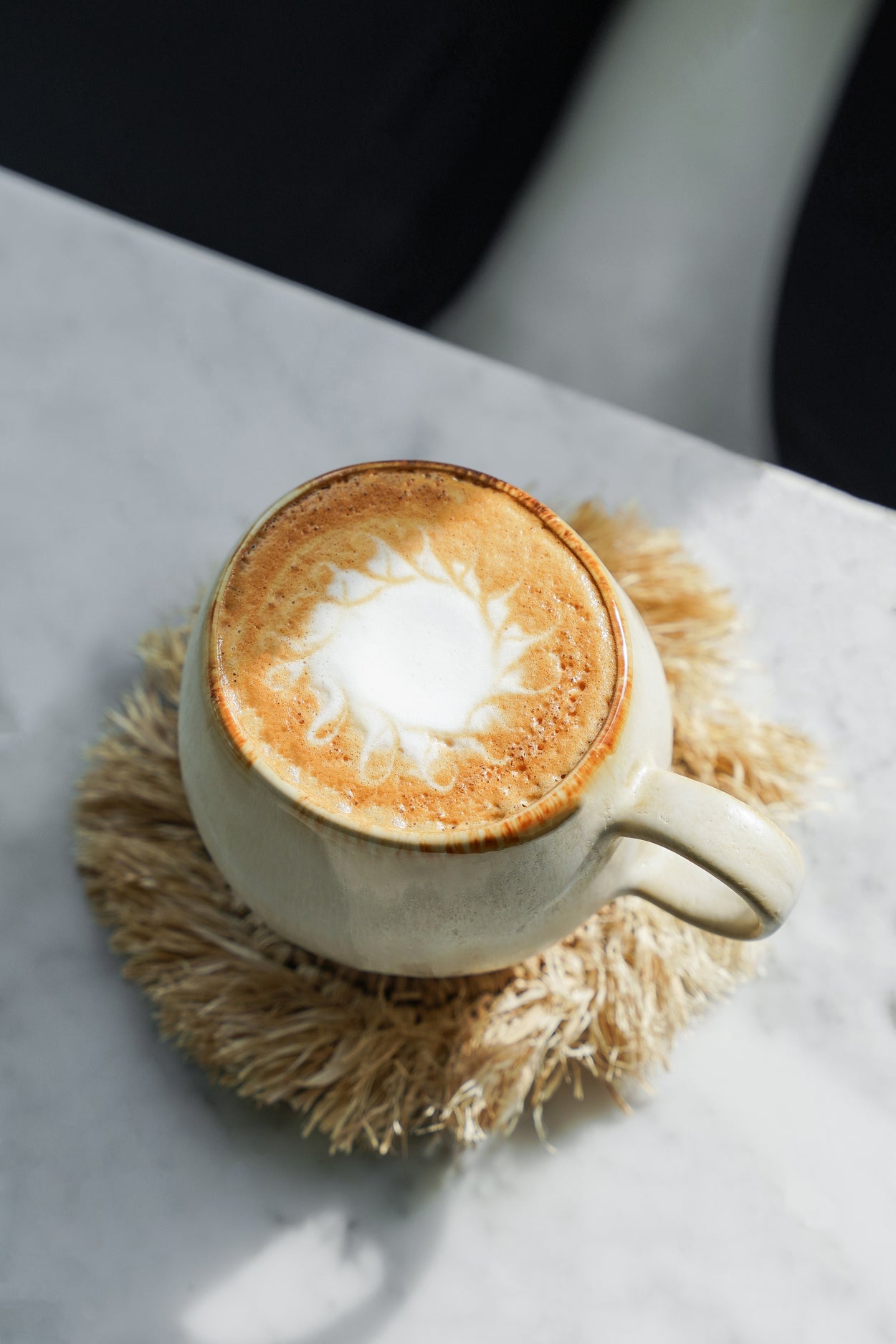 Cascais Stoneware Mug with Caramel Rim — L