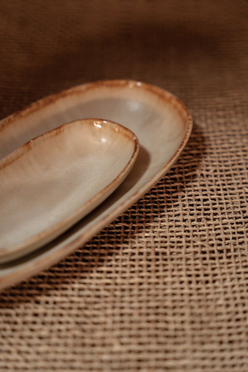 Cascais Small Oval Stoneware Dish with Caramel Rim — 16 × 7 cm