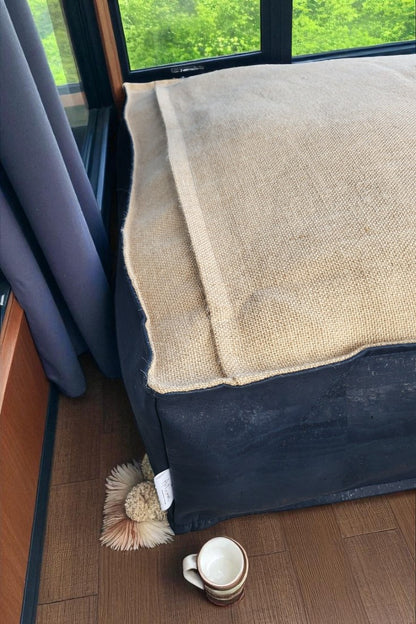 Pufe azul real CorkLux — assento de chão sustentável