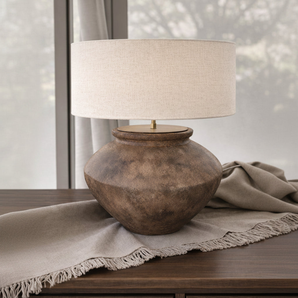 Candeeiro Terra Calm — cerâmica artesanal acesa