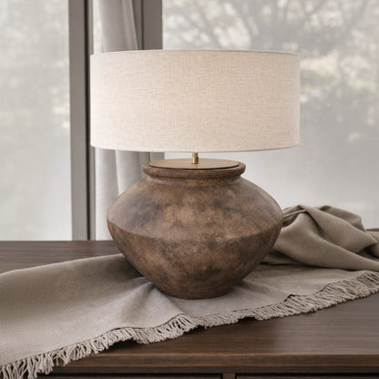 Candeeiro Terra Calm — cerâmica artesanal acesa
