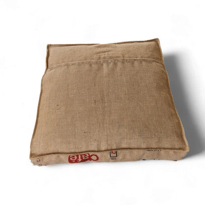 Pufe BICA saco de café — composição decorativa